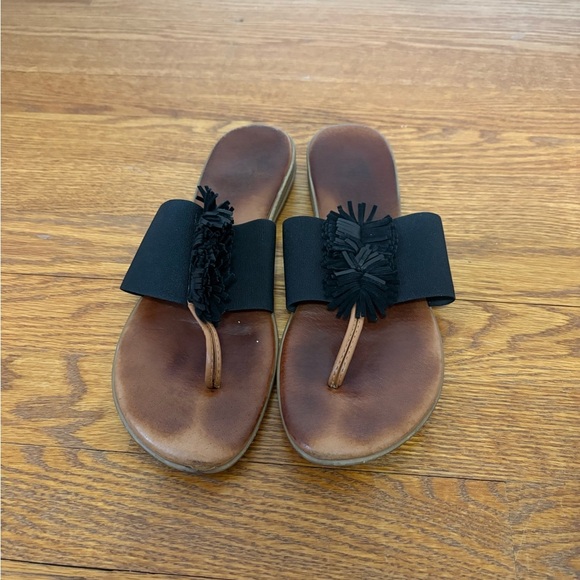 Andre Assous Woman’s Black Leather Sandals with Fringe Detail Size 9 - Picture 1 of 4